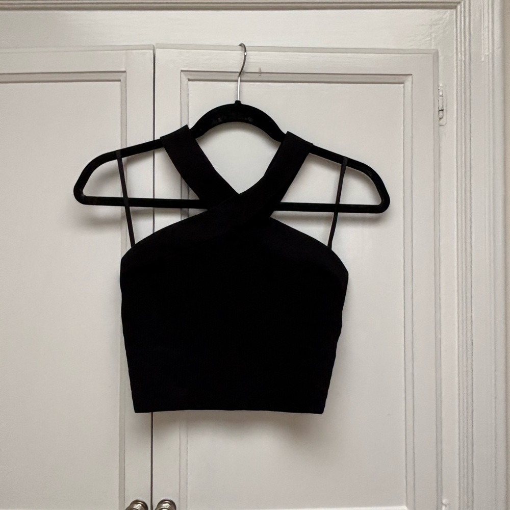 Babaton Black Cross-Strap Crop Top